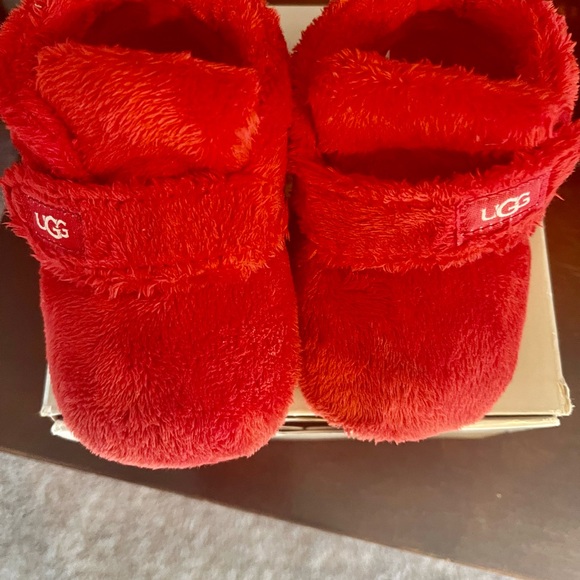 UGG infant red Slippers - Picture 2 of 3